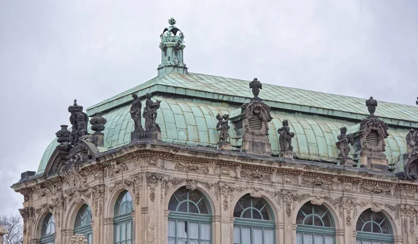 Palác Zwinger a park komplex čtyř budov — Stock fotografie