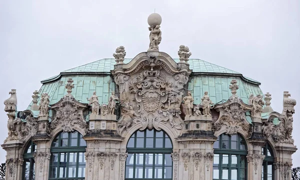 Palác Zwinger a park komplex čtyř budov — Stock fotografie