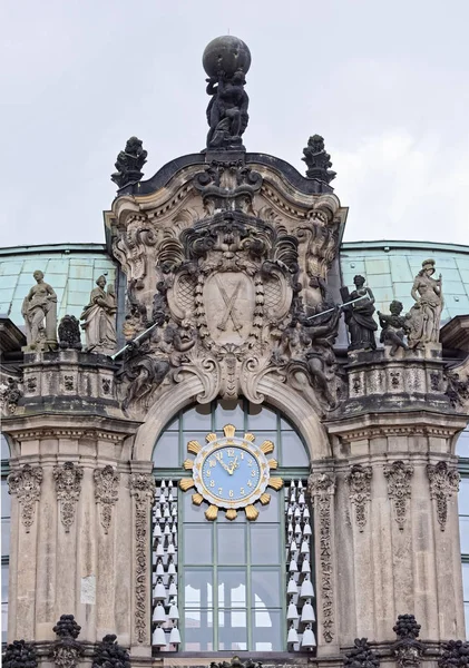 Palác Zwinger a park komplex čtyř budov — Stock fotografie