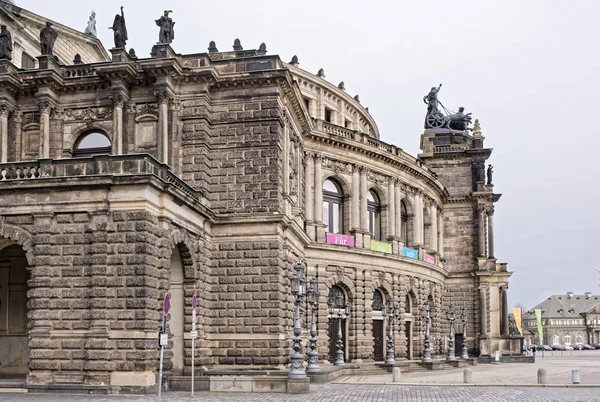 A Semper Opera House - construída pelo projeto de Gottfried Semp — Fotografia de Stock