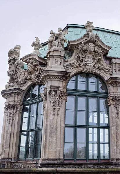 Zwinger-palácio e parque complexo de quatro edifícios — Fotografia de Stock