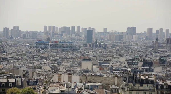 Uitzicht over Parijs vanaf de bovenkant van de heuvel van Montmartre — Stockfoto