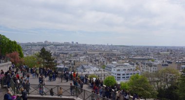  Turist yürümek, dinlenme ve fotoğraf Basilica Sakre-C yakınındaki çekmek
