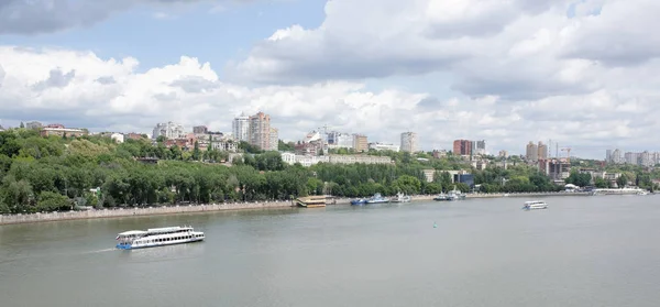 Vista da cidade de Rostov-on-Don da margem esquerda do Don — Fotografia de Stock