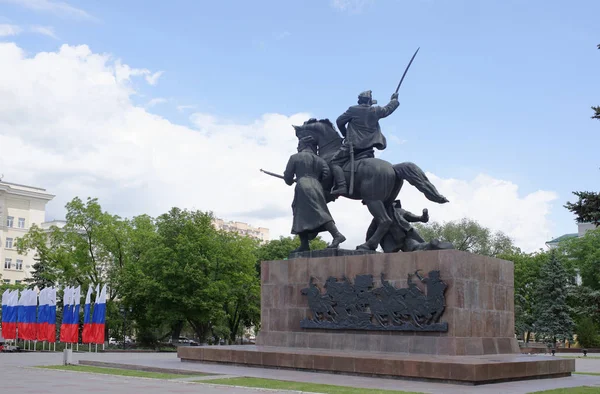 Pomnik "Pierwszy jeźdźców"-rzeźbiarz E. Vucetich. Dedykowane do — Zdjęcie stockowe