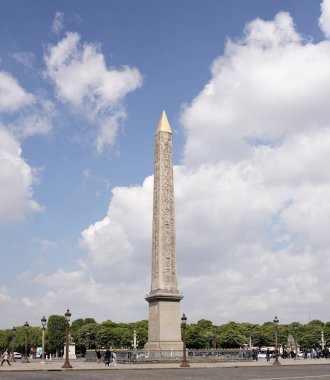 Place de la Concorde Luxor sütun 