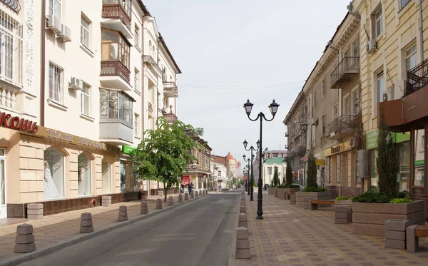 Ráno v uličce Semashko lidí spěch k jejich busine — Stock fotografie