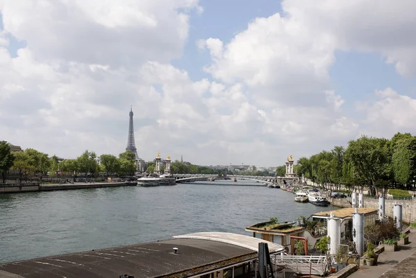 París, Francia- 29 de abril de 2017: Vista del Puente Alexander lll — Foto de Stock
