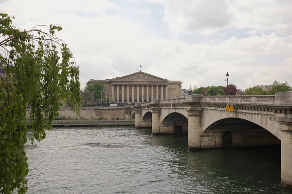 Sicht der Nationalversammlung. über die Brücke ist das Pedal — Stockfoto