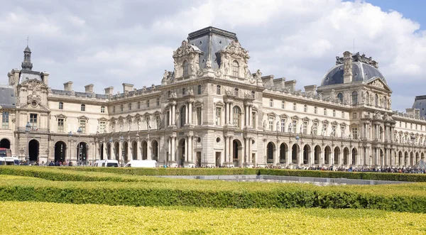 Place Carrousel, Louvre. Tourists walk and take pictures. Trans — Stock Photo, Image