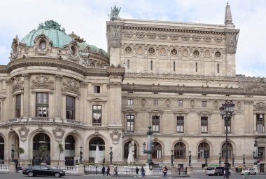   Sokak Halevy Palais Garnier'e operadan görünümünü. İnci üzerinde