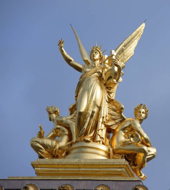  Opera Garnier çatıda uyum heykel