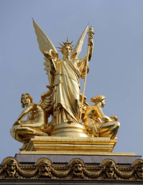  Opera Garnier çatıda şiir heykel