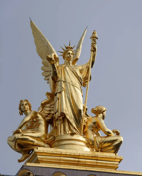 Opera Garnier çatıda şiir heykel
