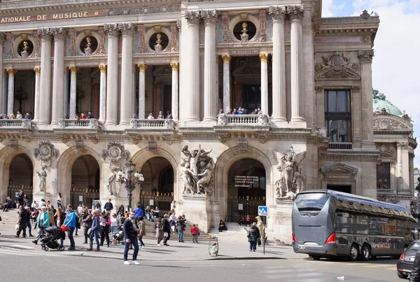 Pohled na Avenue de l Opera s operou Palais Garnier. O — Stock fotografie