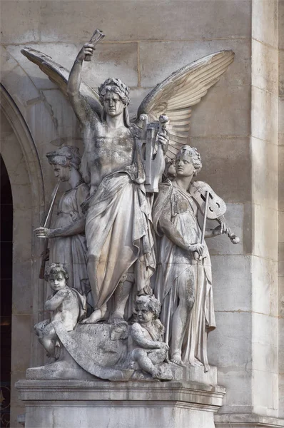 Opera Garnier épületétől. Egy kompozíció, hogy szimbolizálja a pillérei a — Stock Fotó