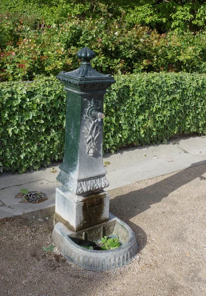 Water column in the Garden of Palais Royal — Stock Photo, Image