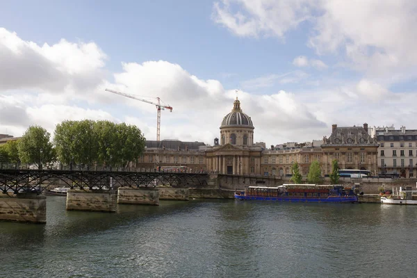 Ansicht des Instituts von Frankreich. auf der Brücke der Künste Bürger — Stockfoto