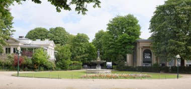 Champs Elysees caddesi Champs Elysées. Banyoda çeşme Venüs'ün. CIT tiyatro