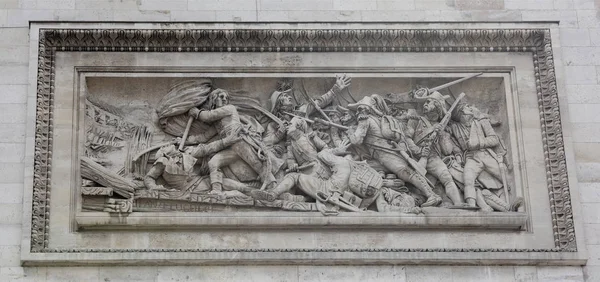Тріумфальна арка на Єлисейських Elysees.Bas рельєф "Битва — стокове фото