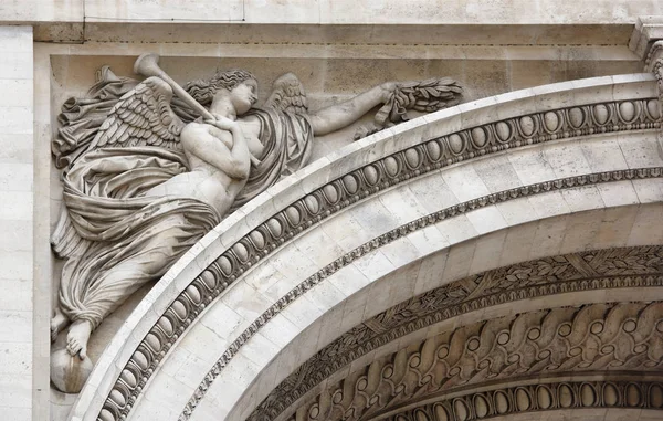 Triumfbåge på Champs Elysees.Sculpture dekoration — Stockfoto