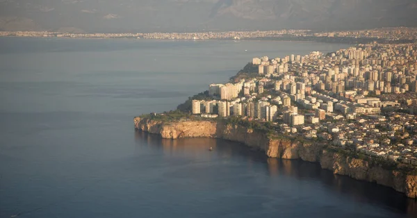 Vista de la ciudad de Antalya, Turquía, desde el avión — Foto de Stock