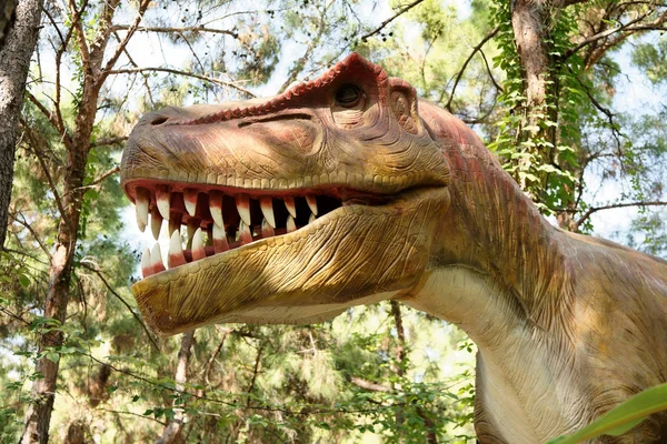  Tyrannosaurus rex Geç Kretase /150-65 milyon yıl önce. İçinde