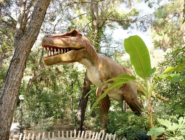 Tyrannosaurus rex-Crétacé tardif / 150-65 millions d'années. Dans — Photo