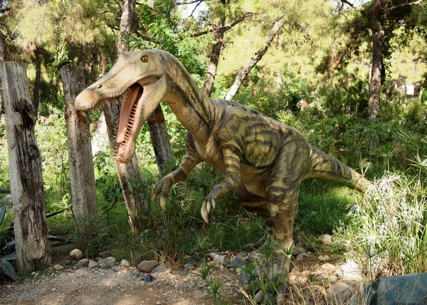 Baryonyx-Cretaceous / 130-120 million years ago. In the Dinopark — Stock Photo, Image