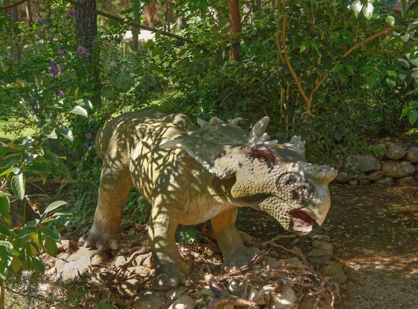  Monoclonius - Kretase /74 milyon yıl önce. Dinopark içinde