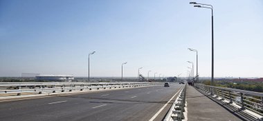  Yeni çift-araba köprü. Son çalışmalar yapılmıştır. Hareketli vehi