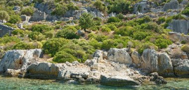   Kekova bu suyun altında harabe o korur bir adadır