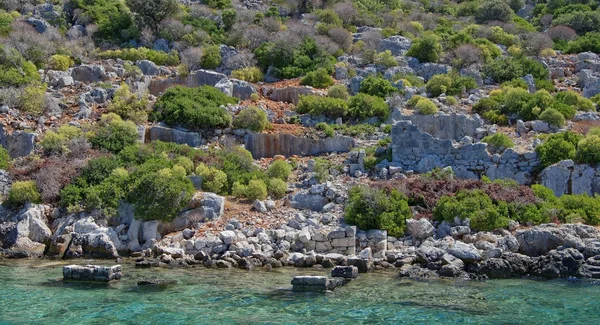   Kekova bu suyun altında harabe o korur bir adadır