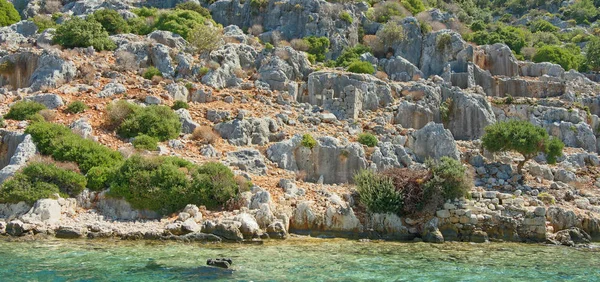 Kekova is an island that under the water preserves the ruins of — Stock Photo, Image