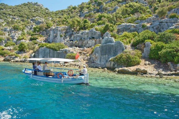 Kekova is een eiland dat onder water de ruïnes van behoudt — Stockfoto