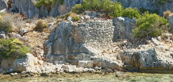 Kekova is een eiland dat onder water de ruïnes van behoudt — Stockfoto