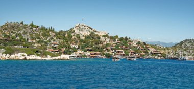  Turist gemide gemi limana yelken ve orada dur