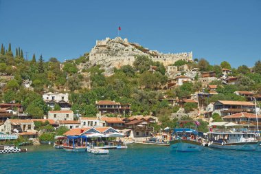  Gemi liman turistler için bekliyor