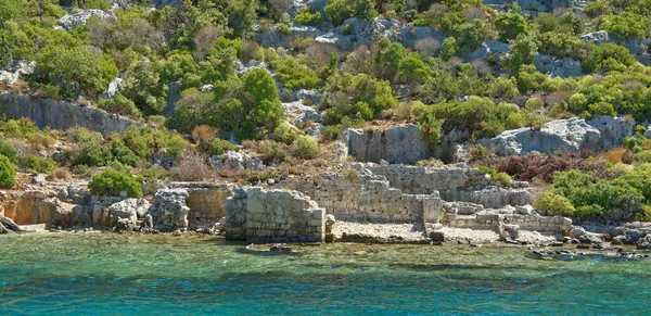 Kekova is an island that under the water preserves the ruins of — Stock Photo, Image