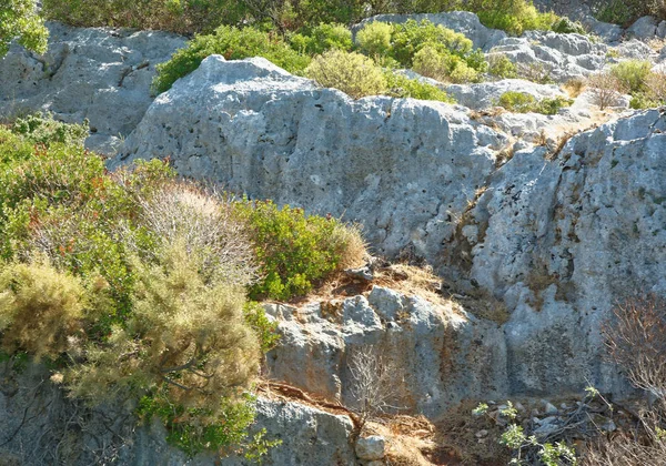 Kekova kalıntıları korur bu suyun altında bir adadır 