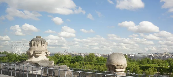 Uitzicht op de stad vanaf de bovenste verdieping van het Louvre Museum — Stockfoto