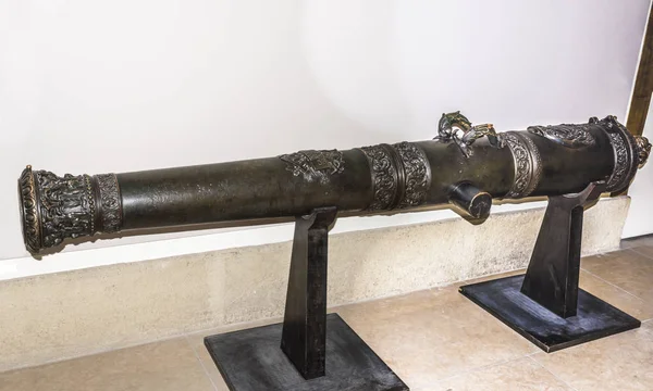 Cannone di metallo fuso. Museo di Orsay — Foto Stock