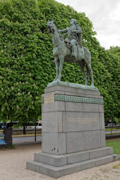 Monumento a Simón Bolívar, el héroe nacional venezolano en el —  Fotos de Stock