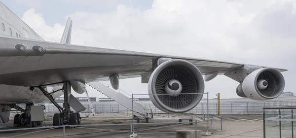 Letadlo Boeing 747 v muzeu kosmonautiky a letadel L — Stock fotografie