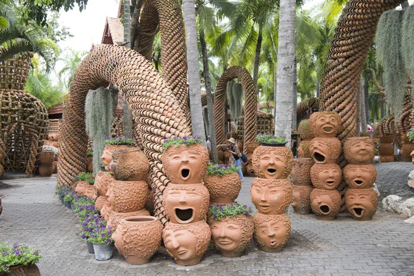 Ceramica nel parco di Madame Nong Nooch — Foto Stock