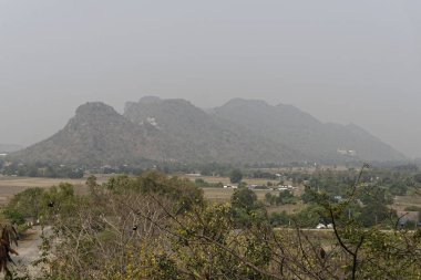 Mağara tapınağın Tiger hill göster