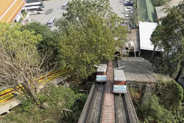 Funicular na colina do templo de caverna do tigre — Fotografia de Stock