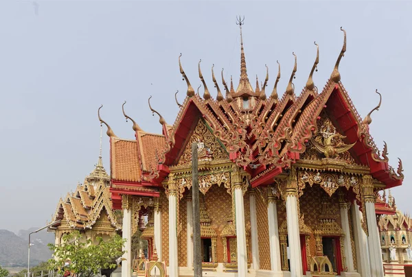 Tempio della grotta della tigre (Wat Tham Khao Noi ) — Foto Stock