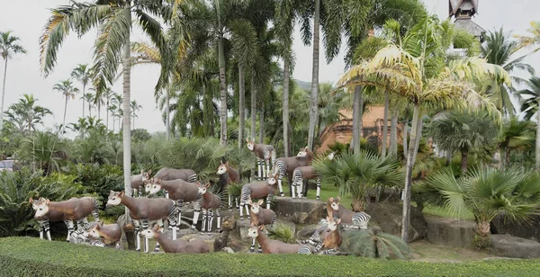 Sculptures of animals in the park of Madame Nong Nooch — Stock Photo, Image