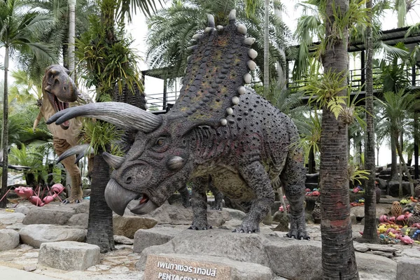 Pentaceratops im Park von Madame Nong Nooch — Stockfoto